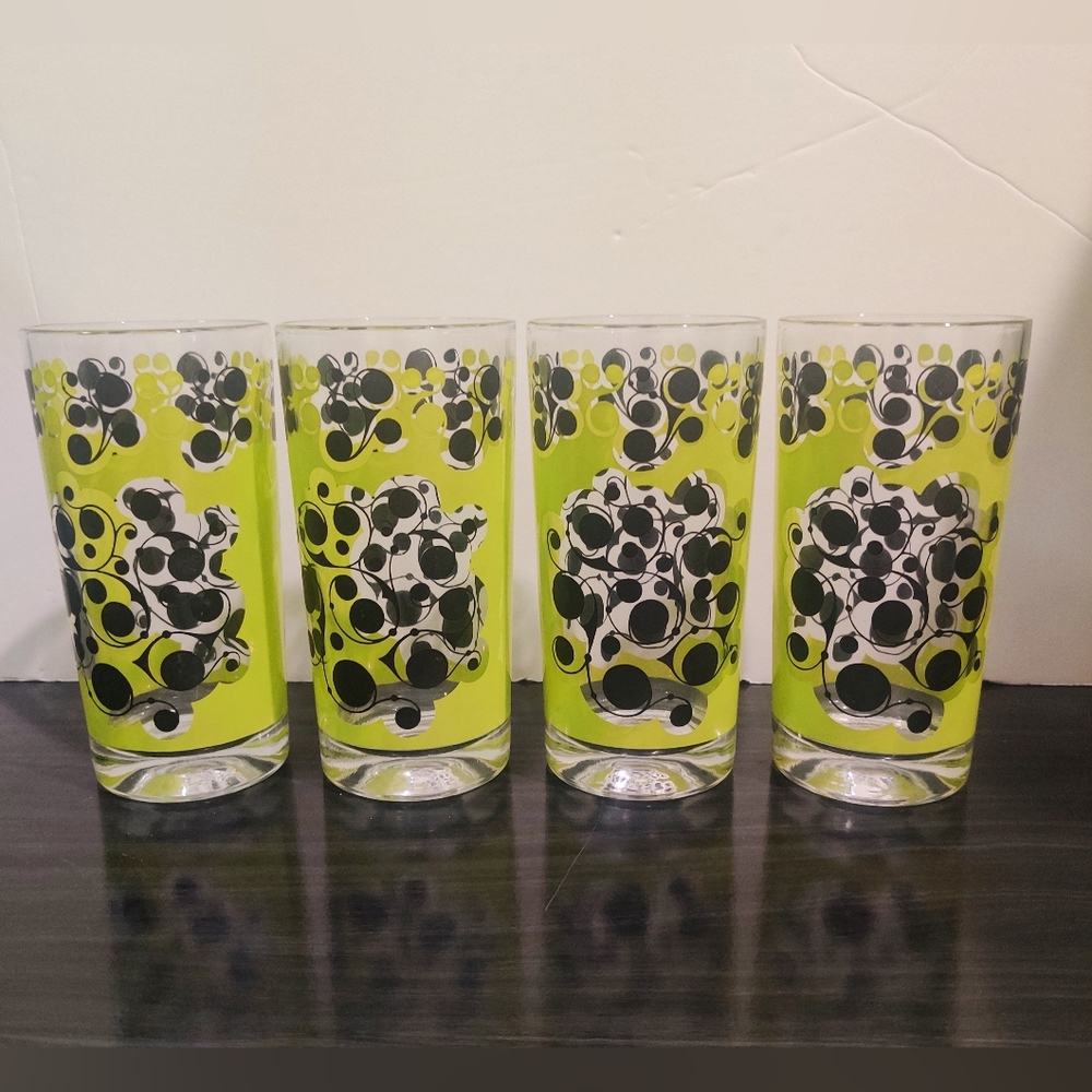VTG Lot of 4 Glasses Chartreuse Lime Green Psychedelic Groovy Juice Glasses 12oz
